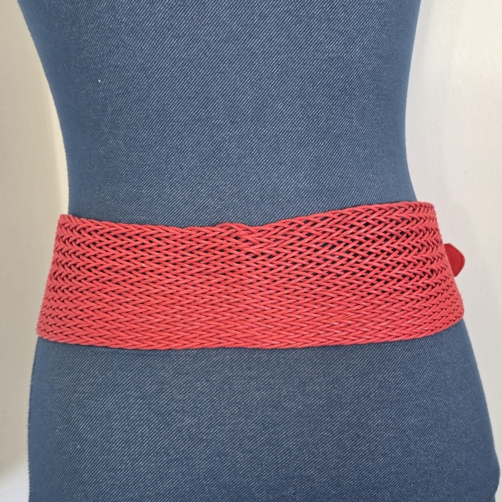 Vintage Red Leatherette Basket Weave Adjustable Buckle Belt - Picture 5 of 9